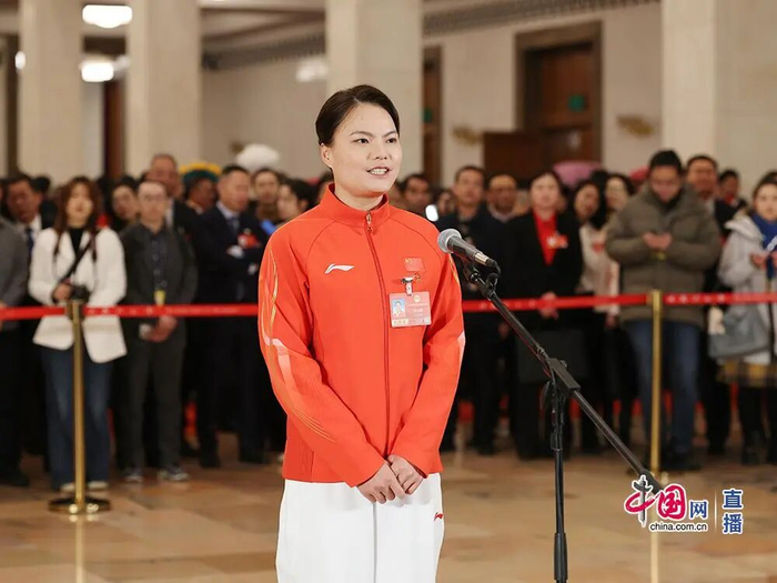 开云体育-江西奥运冠军徐诗晓亮相两会“代表通道”！|水上运动|全国两会|中国奥运代表团|巴黎奥运会|世锦赛_新浪新闻